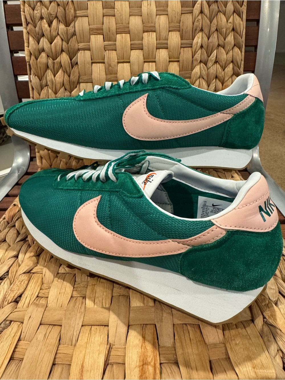 Nike NWOT Women's shoes size 12 Retro Runner Sneakers LD-1000 IF1761-300